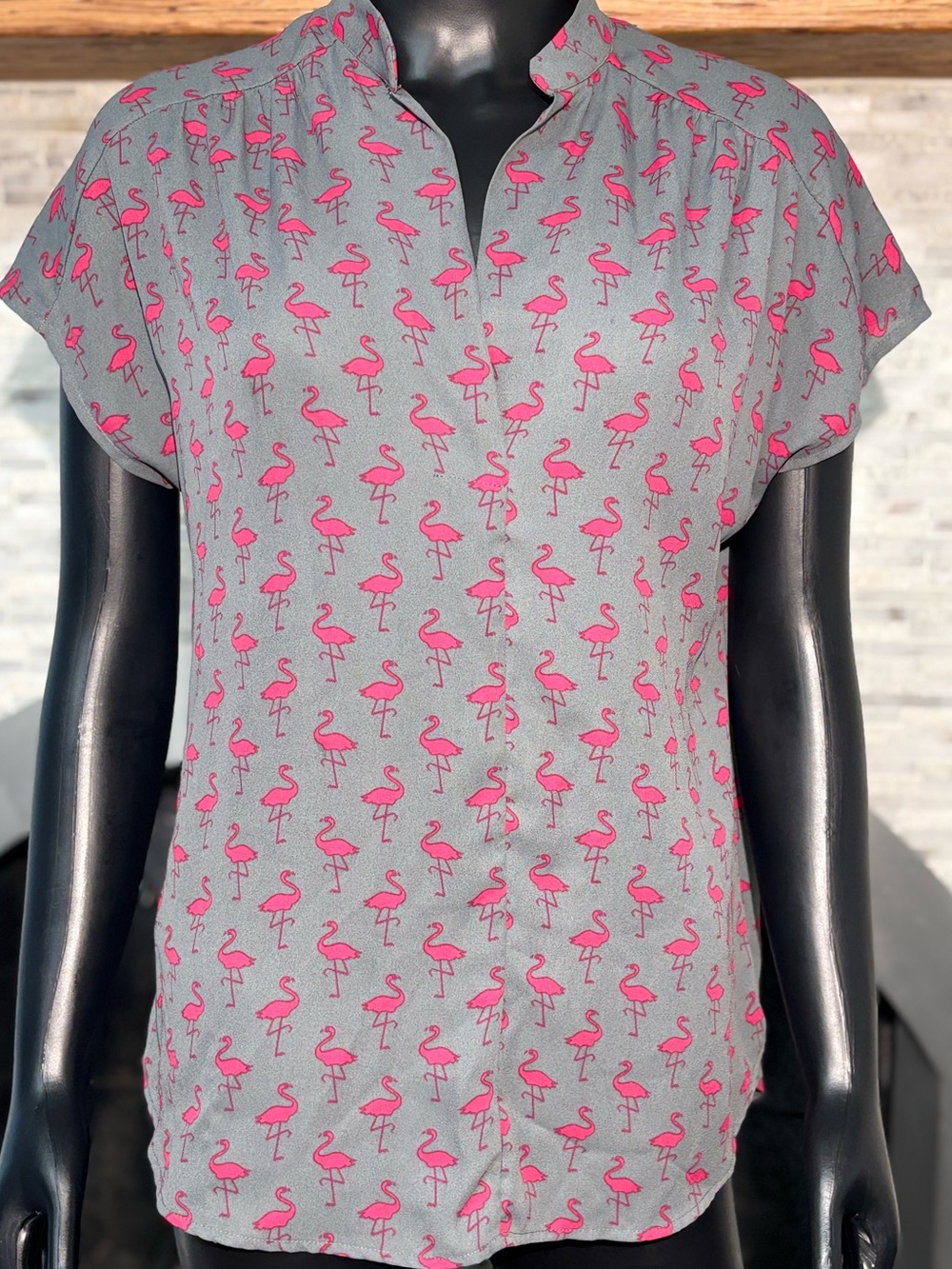Pleione Gray & Pink Flamingo Print Cap Sleeve Split Neck Top Blouse Small